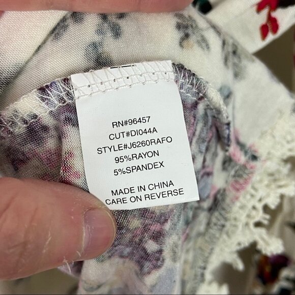 Luq Bohemian Bell Sleeve Off Shoulder Eyeshadow Crochet Trim Top Size Small Boho - Picture 9 of 13